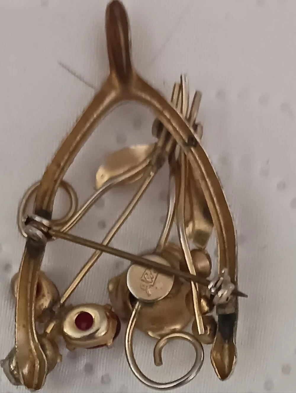 Coro Pegasus Wishbone Gold-Tone Floral Brooch with Prong Set Ruby Red Jewels